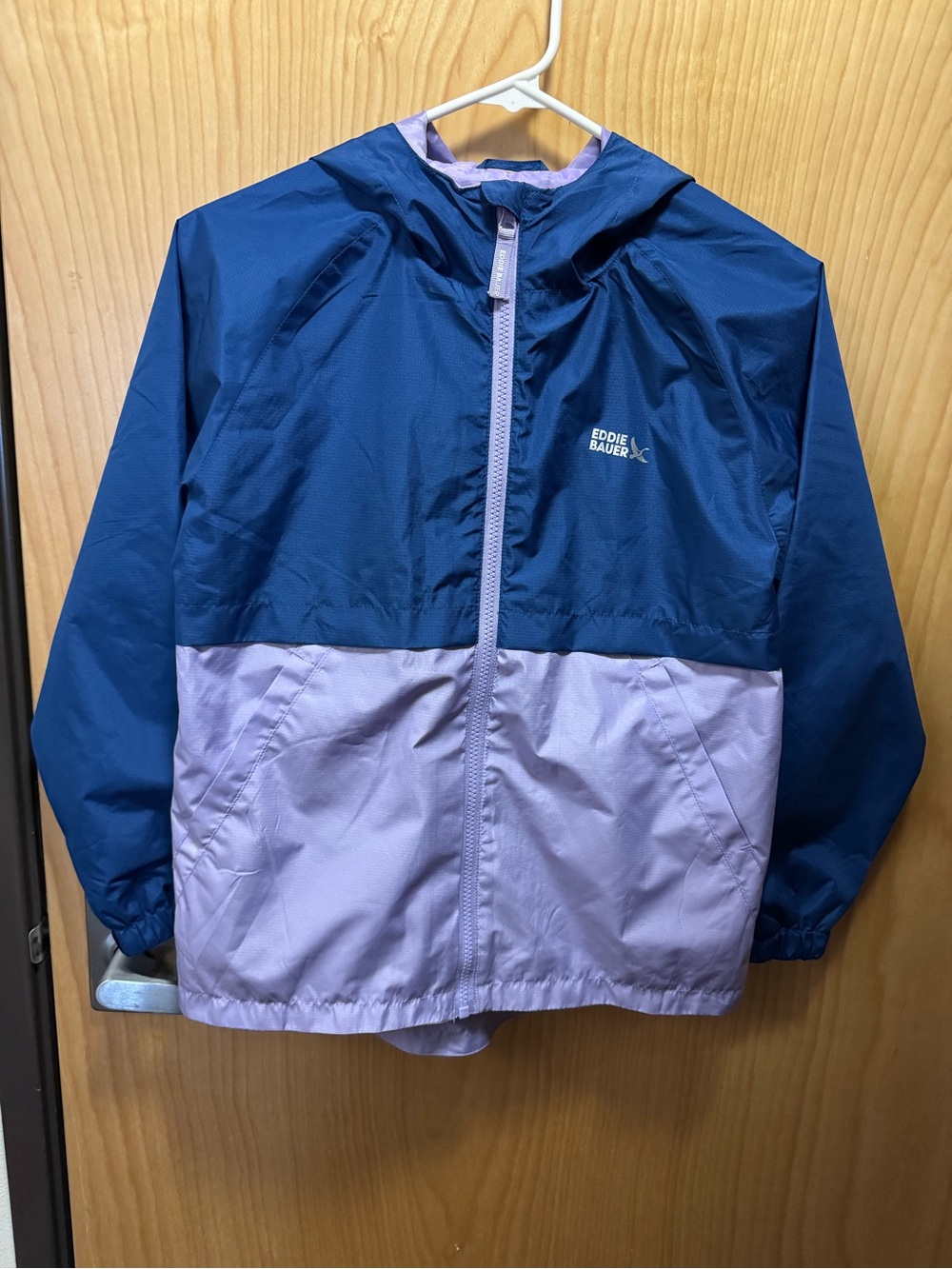 NWOT Kids Eddie Bauer two toned windbreaker. Full zip, size kids Medium.